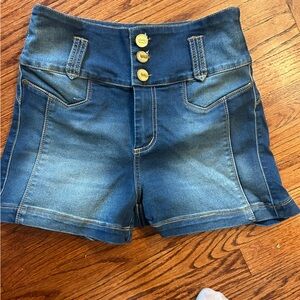 Booty lifting Colombian shorts